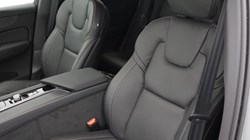 2026 (26) VOLVO XC60 2.0 B5P Plus Pro Black Edition 5dr AWD Geartronic 5174567