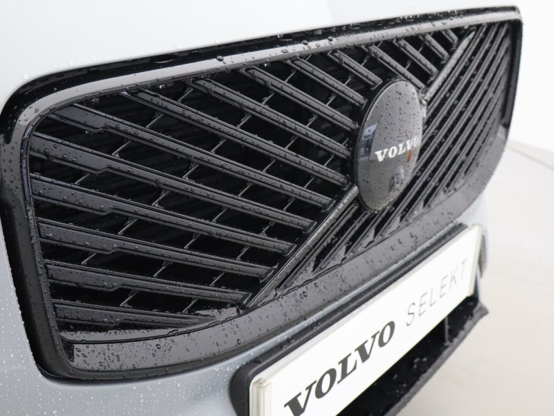 2026 (26) VOLVO XC60 2.0 B5P Plus Pro Black Edition 5dr AWD Geartronic 5174541