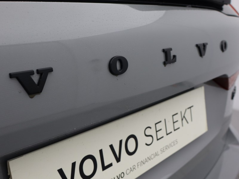 2026 (26) VOLVO XC60 2.0 B5P Plus Pro Black Edition 5dr AWD Geartronic 5174547