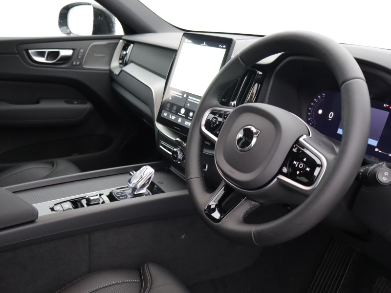 2026 (26) VOLVO XC60 2.0 B5P Plus Pro Black Edition 5dr AWD Geartronic 5174566