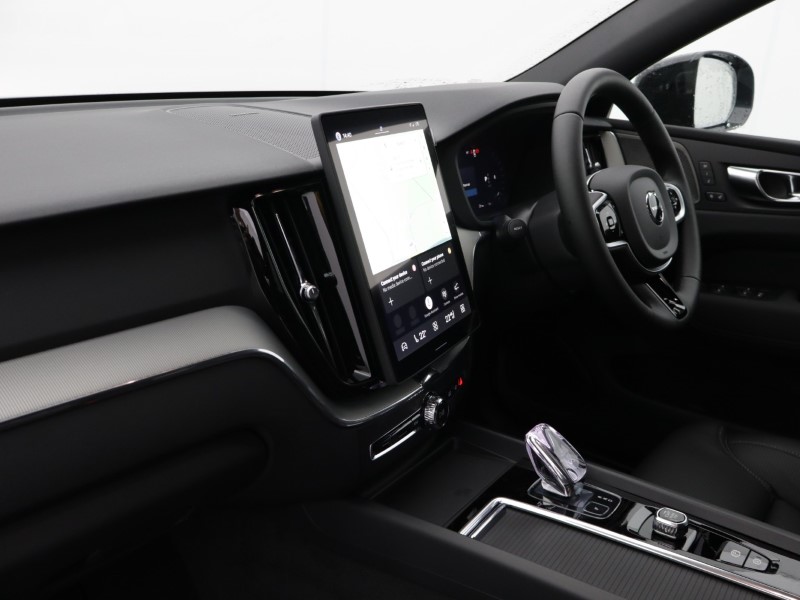 2026 (26) VOLVO XC60 2.0 B5P Plus Pro Black Edition 5dr AWD Geartronic 5174569