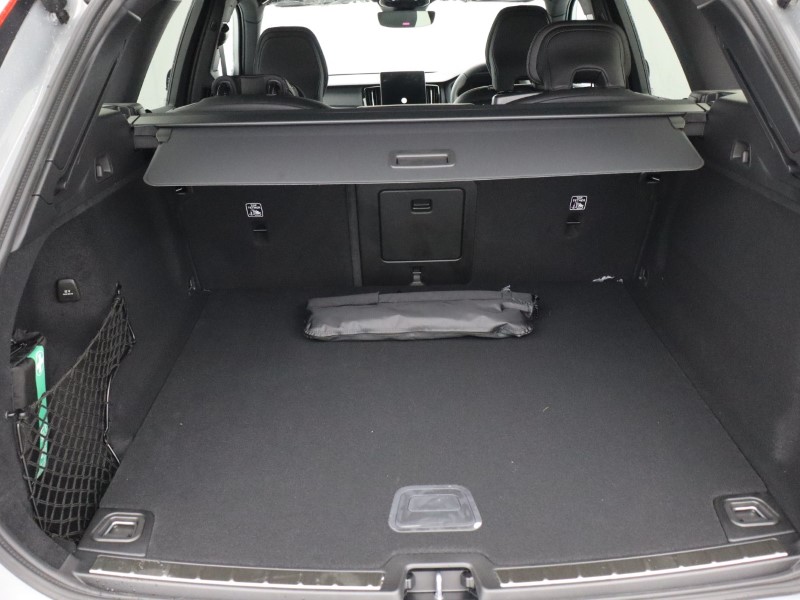 2026 (26) VOLVO XC60 2.0 B5P Plus Pro Black Edition 5dr AWD Geartronic 5174550