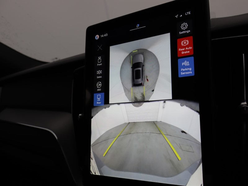 2026 (26) VOLVO XC60 2.0 B5P Plus Pro Black Edition 5dr AWD Geartronic 5174584