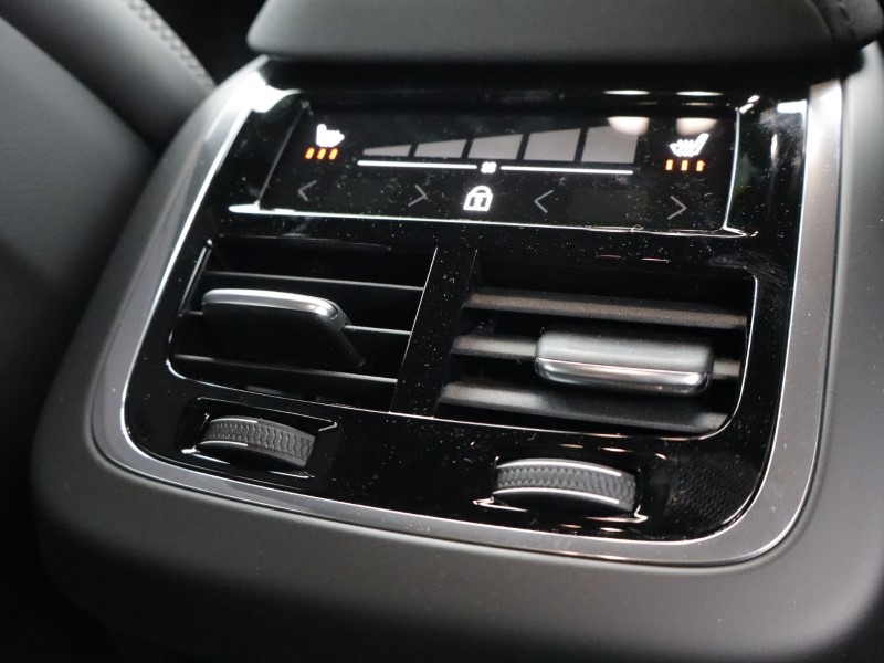 2026 (26) VOLVO XC60 2.0 B5P Plus Pro Black Edition 5dr AWD Geartronic 5174576