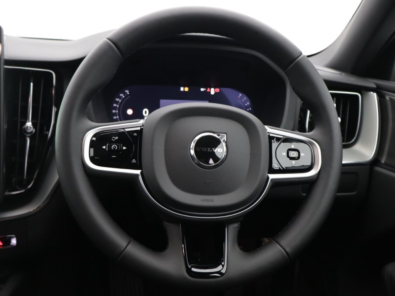 2026 (26) VOLVO XC60 2.0 B5P Plus Pro Black Edition 5dr AWD Geartronic 5174579