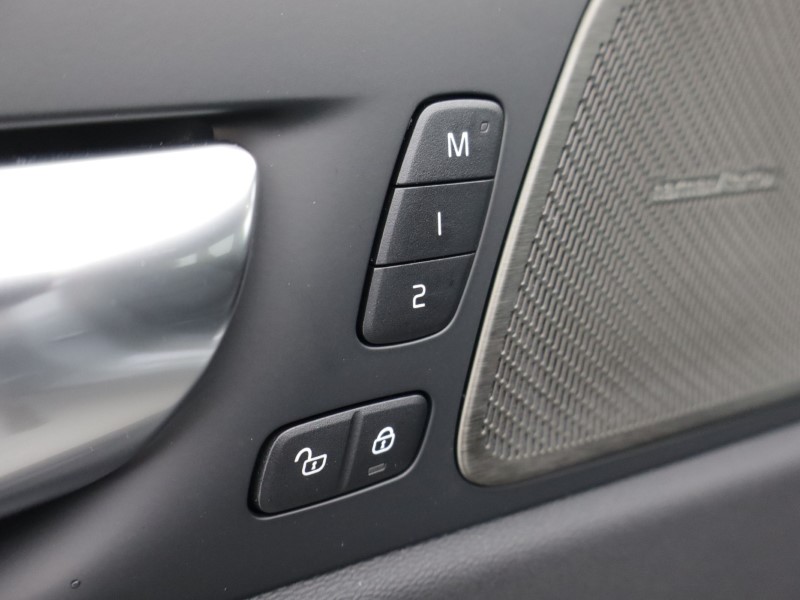 2026 (26) VOLVO XC60 2.0 B5P Plus Pro Black Edition 5dr AWD Geartronic 5174570