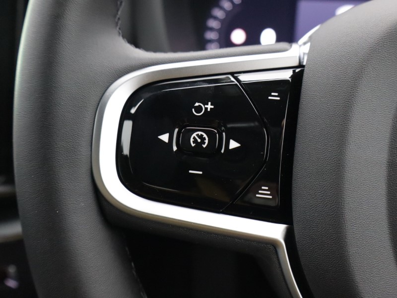 2026 (26) VOLVO XC60 2.0 B5P Plus Pro Black Edition 5dr AWD Geartronic 5174580