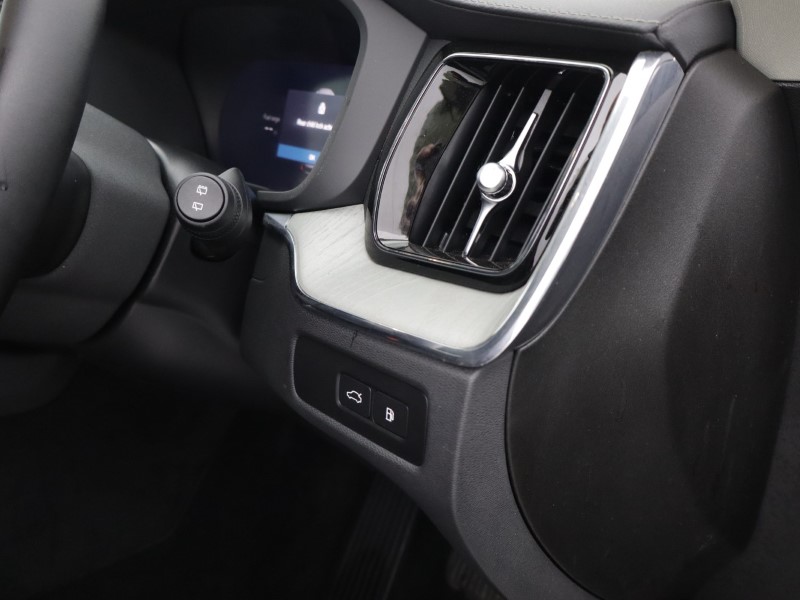 2025 (25) VOLVO XC60 2.0 T8 [455] PHEV Ultra Dark 5dr AWD Geartronic 5213927