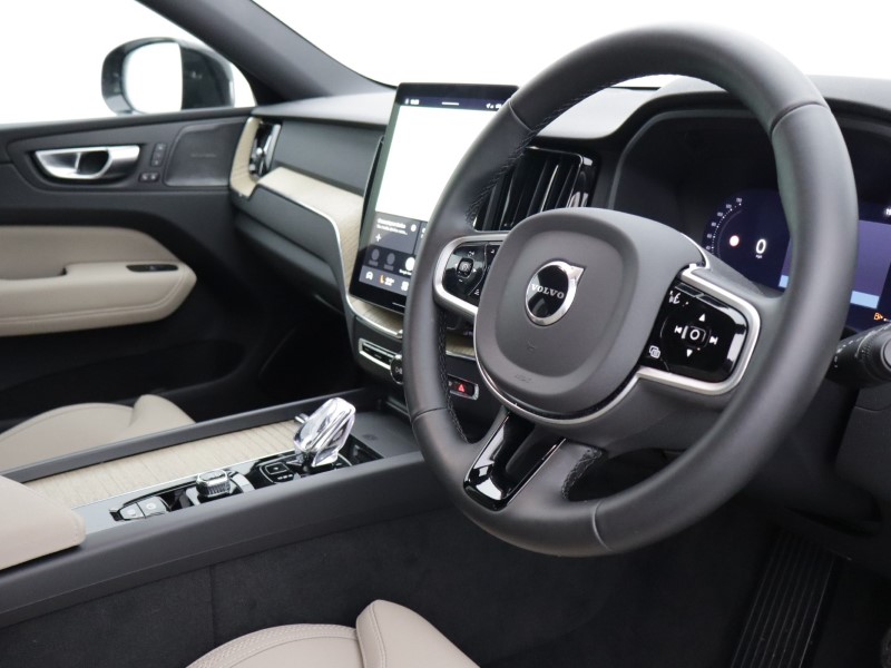 2025 (75) VOLVO XC60 2.0 B5P Plus Dark 5dr AWD Geartronic 5203190
