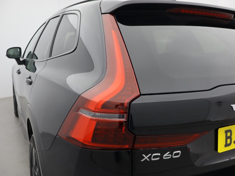 2025 (75) VOLVO XC60 2.0 B5P Plus Dark 5dr AWD Geartronic 5203172