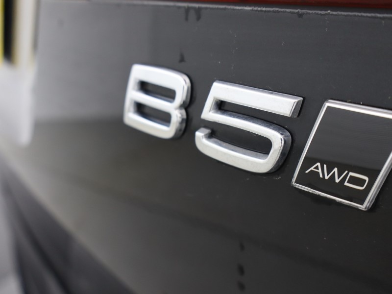 2025 (75) VOLVO XC60 2.0 B5P Plus Dark 5dr AWD Geartronic 5203174