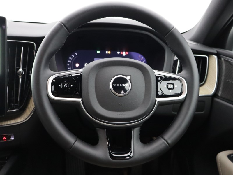 2025 (75) VOLVO XC60 2.0 B5P Plus Dark 5dr AWD Geartronic 5203202