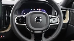 2025 (75) VOLVO XC60 2.0 B5P Plus Dark 5dr AWD Geartronic 5203202