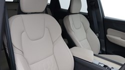 2025 (75) VOLVO XC60 2.0 B5P Plus Dark 5dr AWD Geartronic 5203189