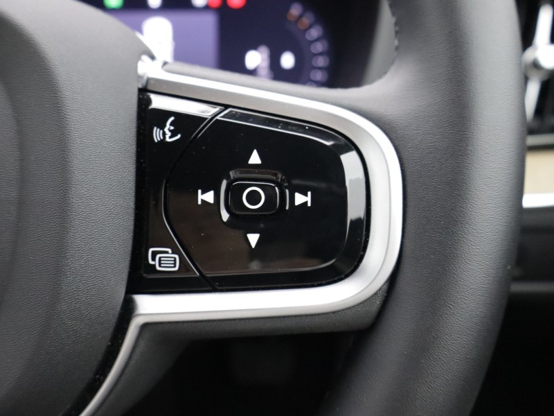 2025 (75) VOLVO XC60 2.0 B5P Plus Dark 5dr AWD Geartronic 5203204