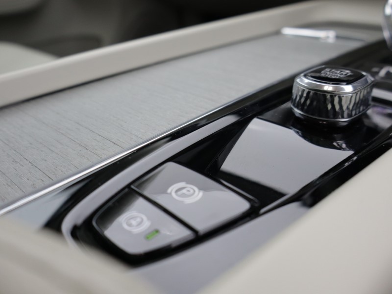 2023 (73) VOLVO XC60 2.0 T8 [455] RC PHEV Ultimate Dark 5dr AWD Gtron 5198338