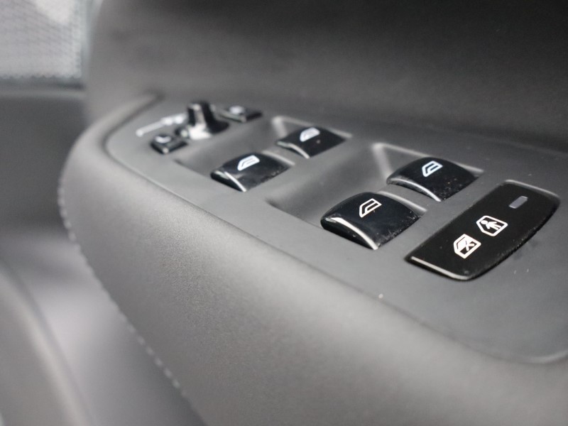 2025 (75) VOLVO XC90 2.0 T8 PHEV Ultra Dark 5dr AWD Geartronic 5270213