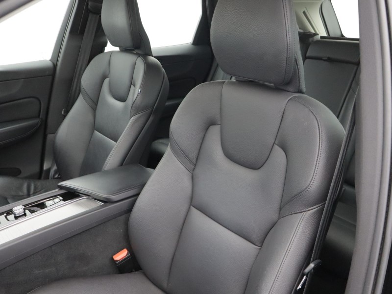 2022 (22) VOLVO XC60 2.0 B5P Core 5dr AWD Geartronic 5227781