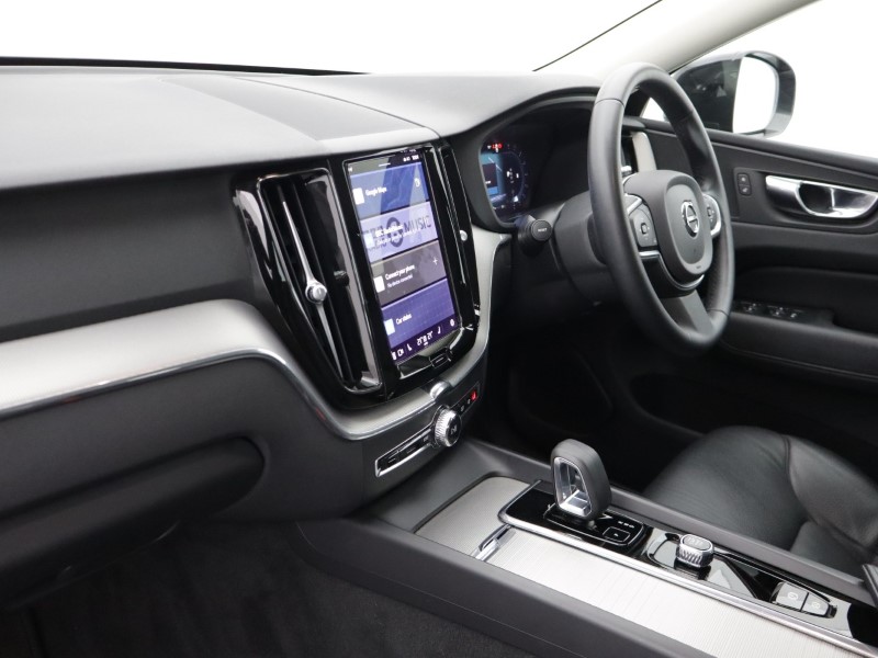 2022 (22) VOLVO XC60 2.0 B5P Core 5dr AWD Geartronic 5227783