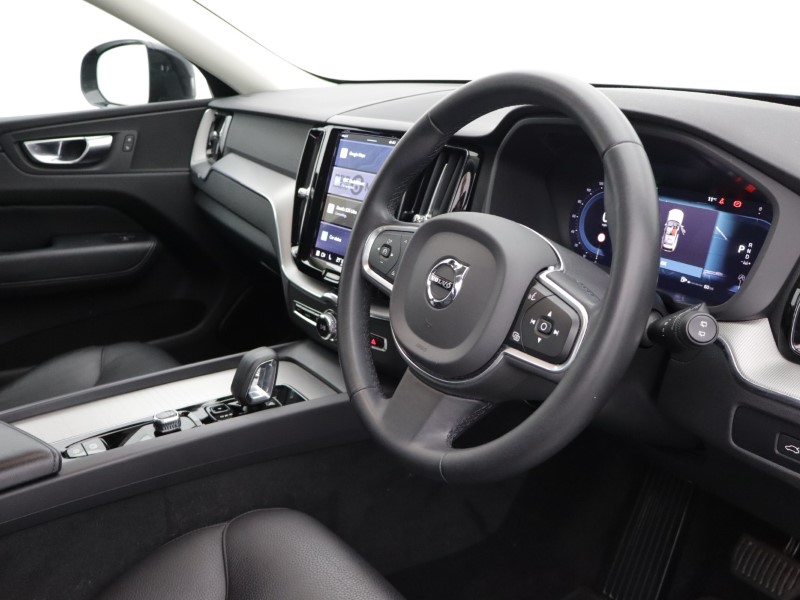 2022 (22) VOLVO XC60 2.0 B5P Core 5dr AWD Geartronic 5227780