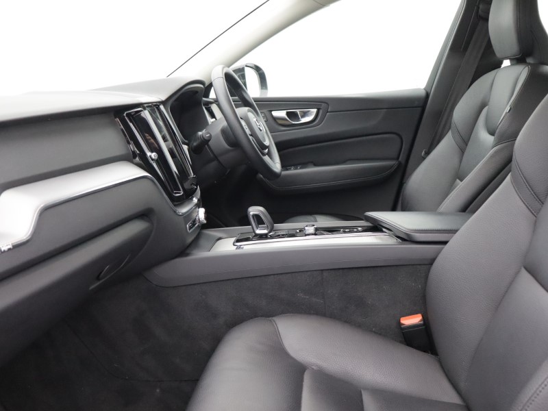 2022 (22) VOLVO XC60 2.0 B5P Core 5dr AWD Geartronic 5227770