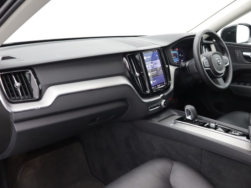 2022 (22) VOLVO XC60 2.0 B5P Core 5dr AWD Geartronic 5227782