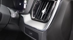 2022 (22) VOLVO XC60 2.0 B5P Core 5dr AWD Geartronic 5227776