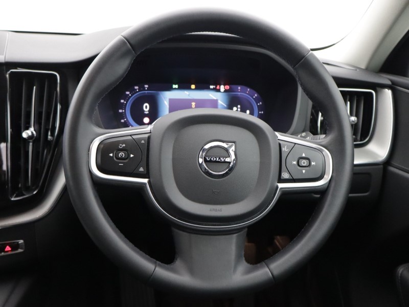 2022 (22) VOLVO XC60 2.0 B5P Core 5dr AWD Geartronic 5227790