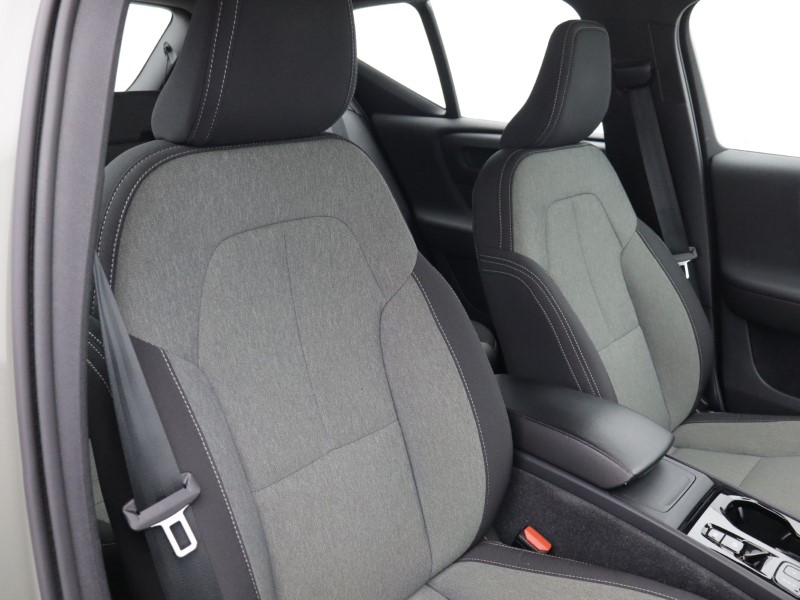 2023 (73) VOLVO XC40 2.0 B3P Plus Dark 5dr Auto 5229077