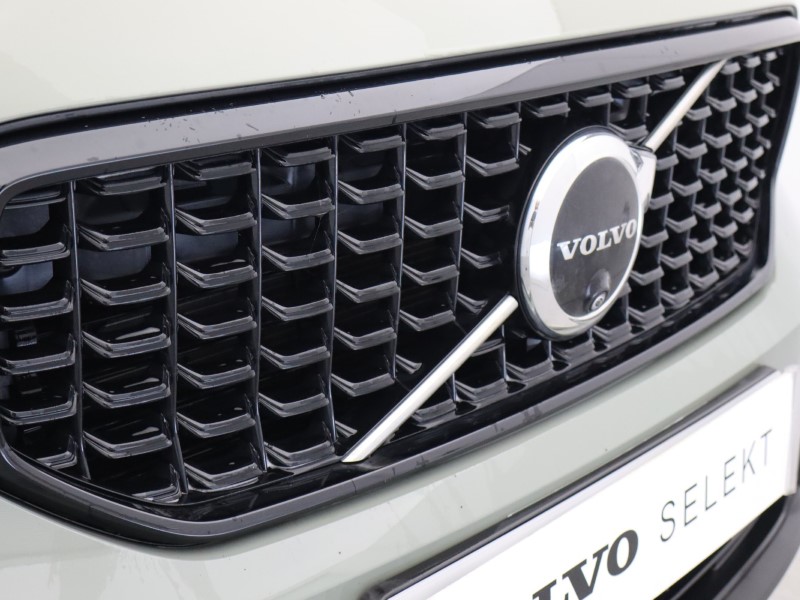 2023 (73) VOLVO XC40 2.0 B3P Plus Dark 5dr Auto 5229055