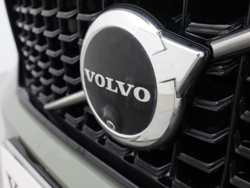 2023 (73) VOLVO XC40 2.0 B3P Plus Dark 5dr Auto 5229057