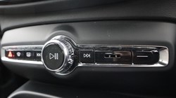 2023 (73) VOLVO XC40 2.0 B3P Plus Dark 5dr Auto 5229097