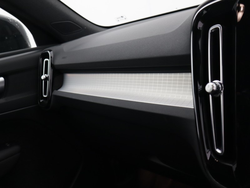 2023 (73) VOLVO XC40 2.0 B3P Plus Dark 5dr Auto 5229100