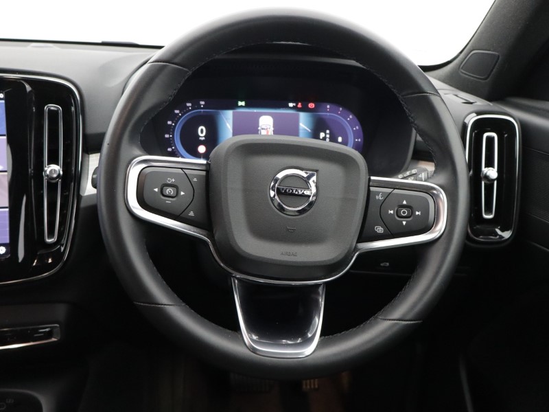 2023 (73) VOLVO XC40 2.0 B3P Plus Dark 5dr Auto 5229087