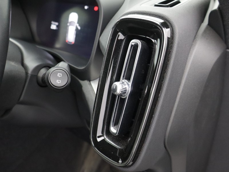 2023 (73) VOLVO XC40 2.0 B3P Plus Dark 5dr Auto 5229074