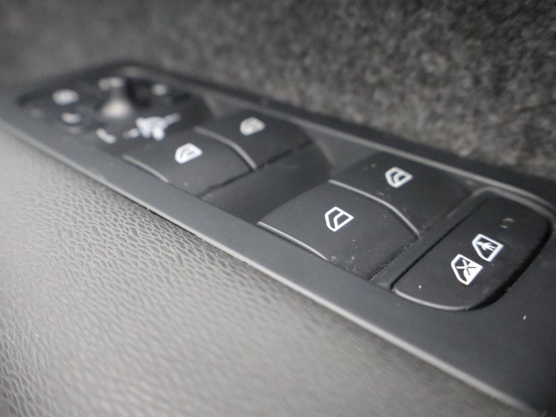 2023 (73) VOLVO XC40 2.0 B3P Plus Dark 5dr Auto 5229071