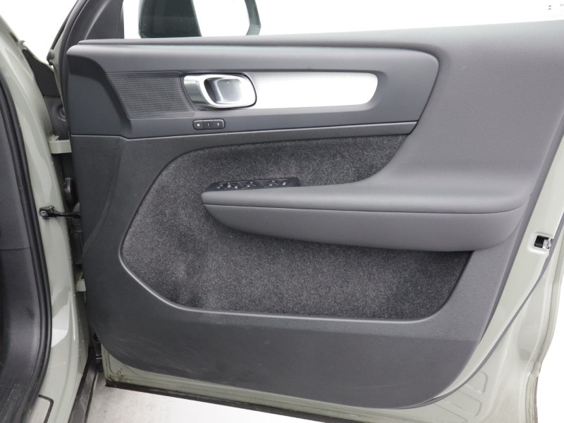 2023 (73) VOLVO XC40 2.0 B3P Plus Dark 5dr Auto 5229070