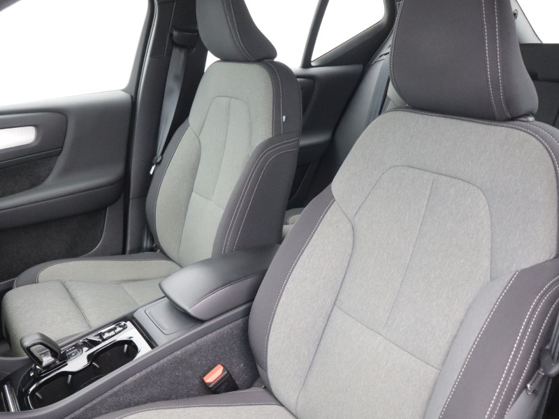 2023 (73) VOLVO XC40 2.0 B3P Plus Dark 5dr Auto 5229079