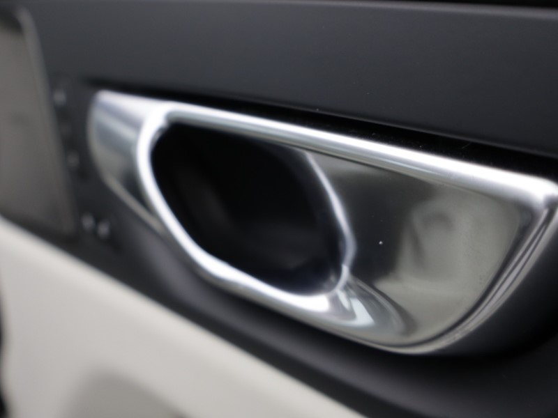2024 (24) VOLVO XC60 2.0 B5P Plus Dark 5dr AWD Geartronic 5270780
