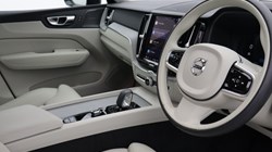 2024 (24) VOLVO XC60 2.0 B5P Plus Dark 5dr AWD Geartronic 5270785