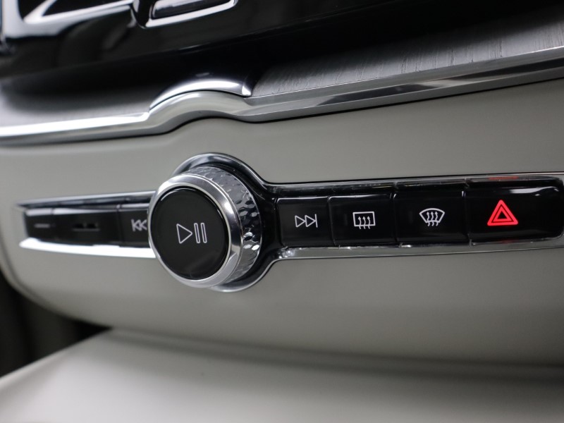 2024 (24) VOLVO XC60 2.0 B5P Plus Dark 5dr AWD Geartronic 5270808