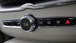 2024 (24) VOLVO XC60 2.0 B5P Plus Dark 5dr AWD Geartronic 5270808