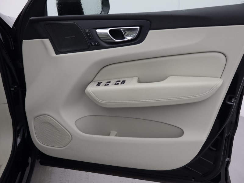 2024 (24) VOLVO XC60 2.0 B5P Plus Dark 5dr AWD Geartronic 5270777