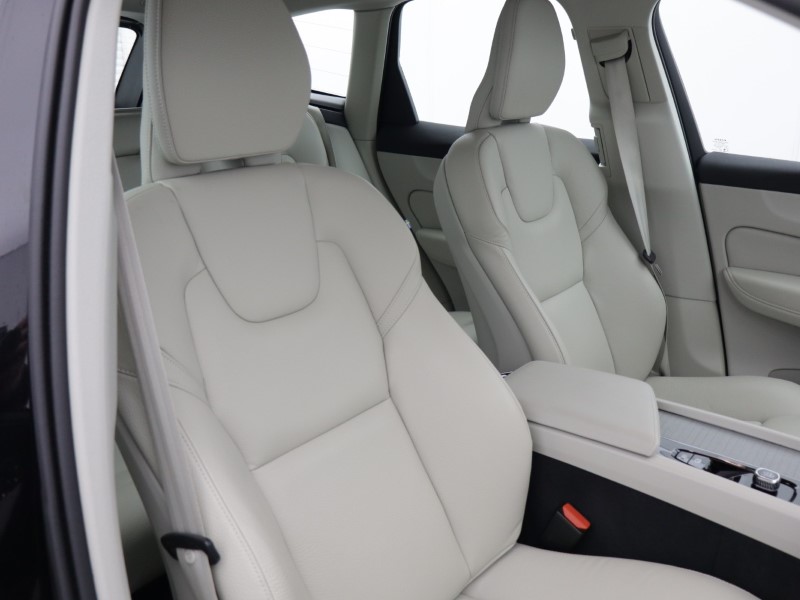 2024 (24) VOLVO XC60 2.0 B5P Plus Dark 5dr AWD Geartronic 5270784