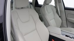 2024 (24) VOLVO XC60 2.0 B5P Plus Dark 5dr AWD Geartronic 5270784