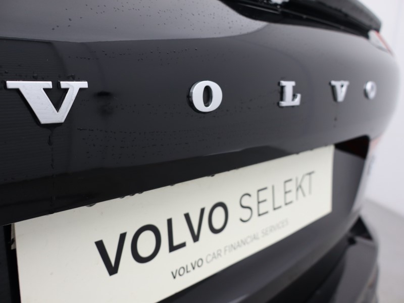 2024 (24) VOLVO XC60 2.0 B5P Plus Dark 5dr AWD Geartronic 5270767