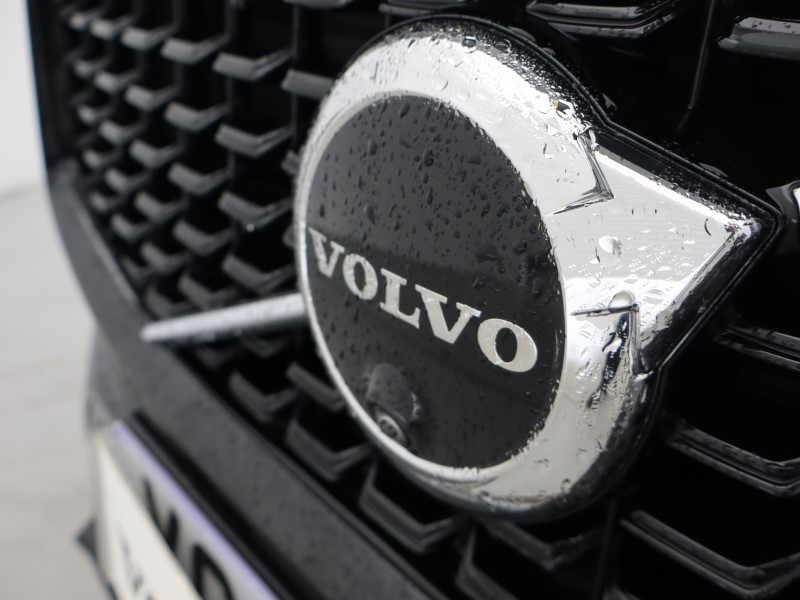 2024 (24) VOLVO XC60 2.0 B5P Plus Dark 5dr AWD Geartronic 5270762
