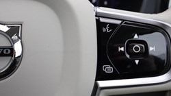 2024 (24) VOLVO XC60 2.0 B5P Plus Dark 5dr AWD Geartronic 5270800