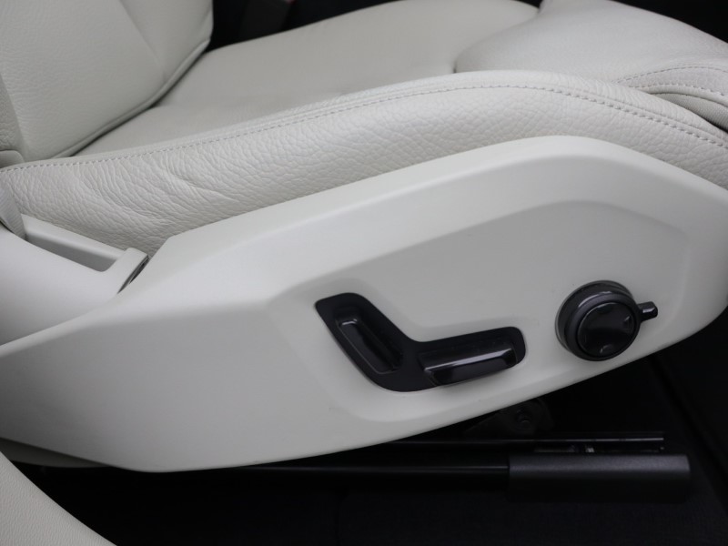 2024 (24) VOLVO XC60 2.0 B5P Plus Dark 5dr AWD Geartronic 5270782