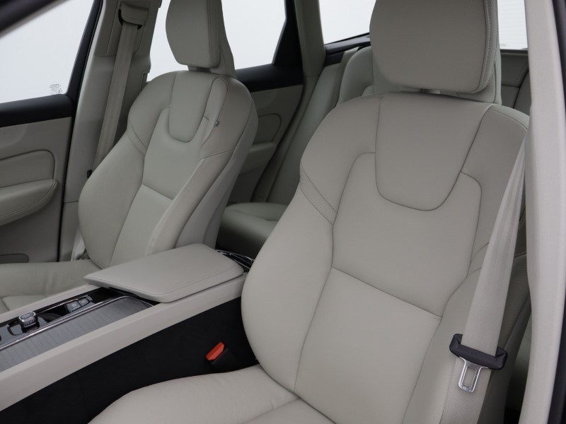 2024 (24) VOLVO XC60 2.0 B5P Plus Dark 5dr AWD Geartronic 5270786